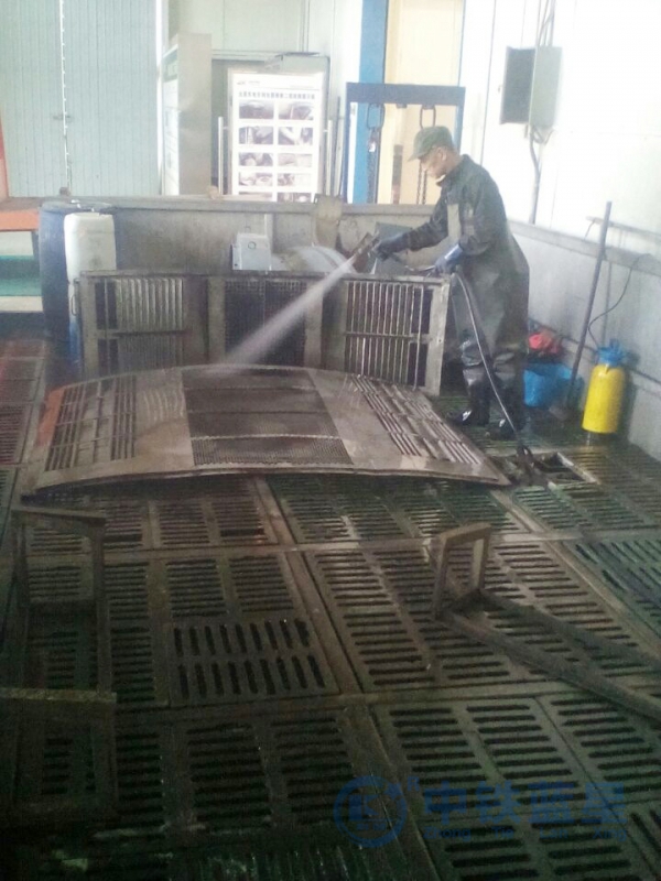 動客車空調清洗中